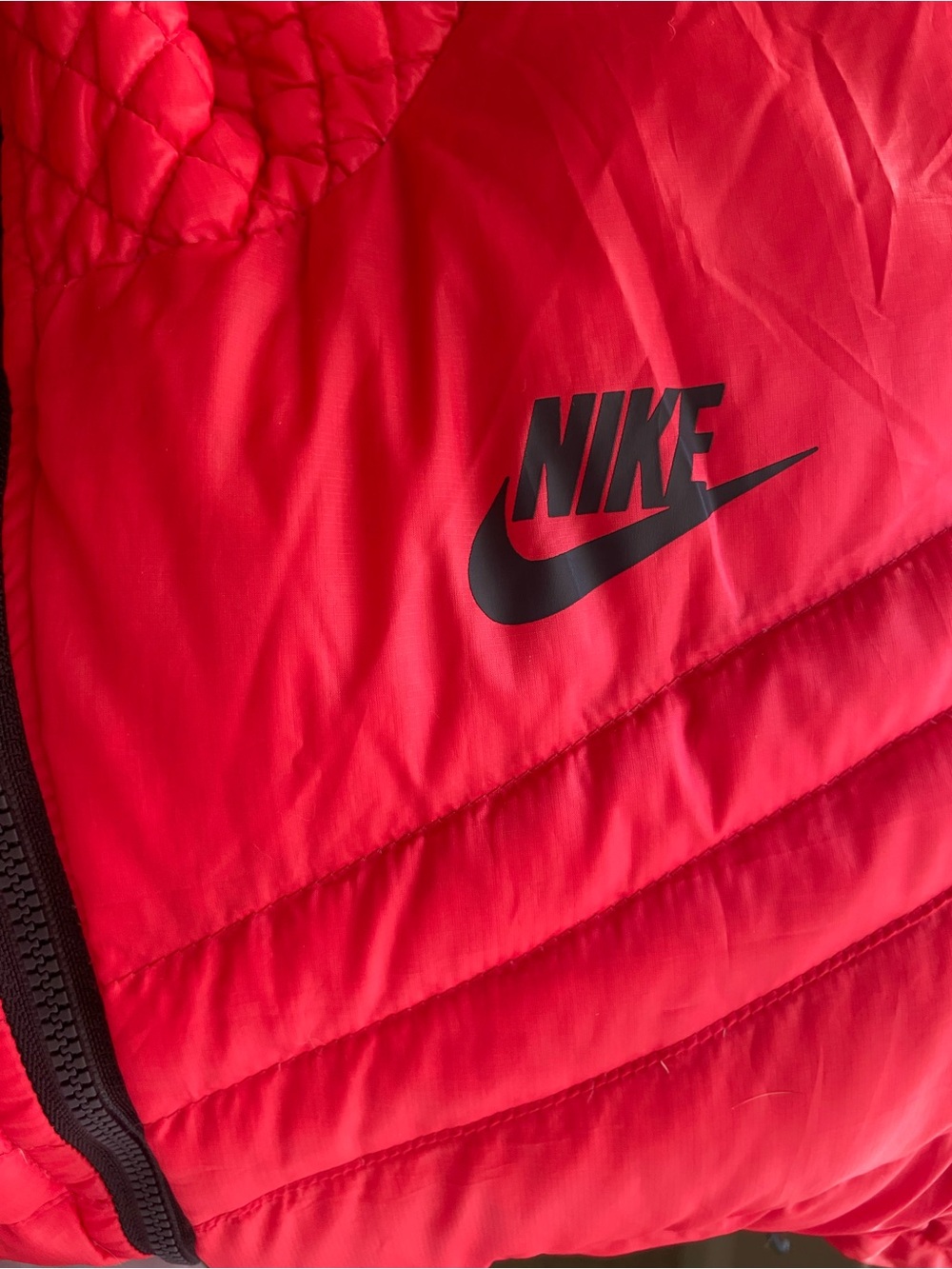 Nike Women's Red/Watermelon Puffer Vest - Lightweight with Pockets Small - Picture 4 of 12